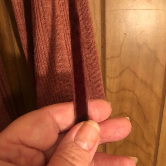 Knox Rose XS womens pullover shirt. Rust color. - Picture 4 of 7